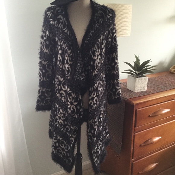 Design History-Beautiful Soft Fuzzy Cardigan. Sz M - Picture 9 of 9